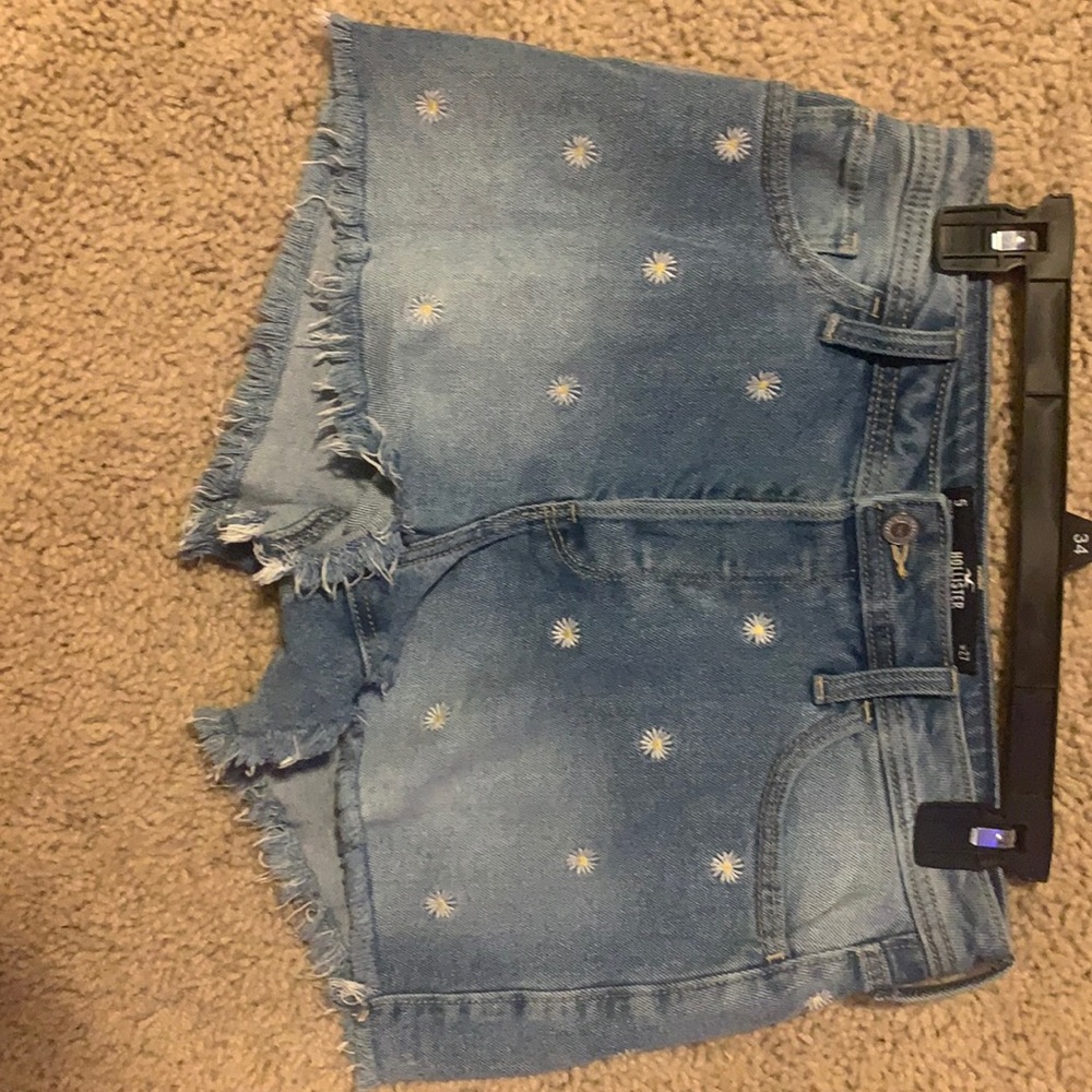 Hollister high rise flower shorts. never been worn